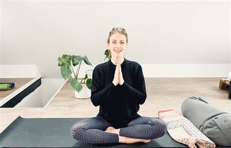 Über mich hi ich bin annika seit 2020 yogalehrerin und mama annikas space online yoga