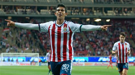 El mejor goleador mexicano del año está de vuelta, ha indicado el equipo rojiblanco a través de sus redes sociales para darle la bienvenida a macías, quien luego de un año a préstamo. Espera Chivas un José Juan Macías "más estable"