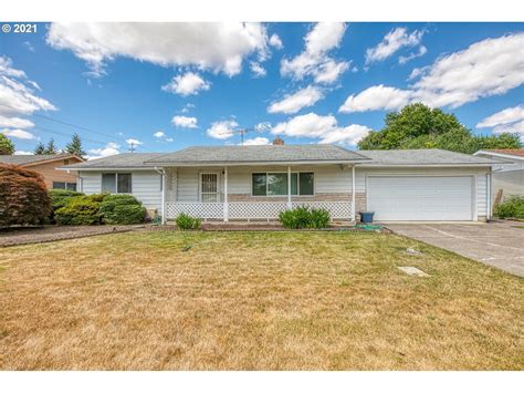 335 N 8th St Harrisburg Or 97446 Mls 21276918 Redfin