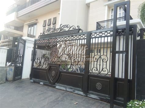 Jenis desain pintu rumah mewah klasik dan modern cantik pagar besi minimalis banyak sekali digunakan untuk rumah yang bergaya minimalis modern banyak sekali model pagar minimalis pada tahun 2020. Pintu Pagar Railing Besi TEMPA (5) - Venus Pagar Besi ...