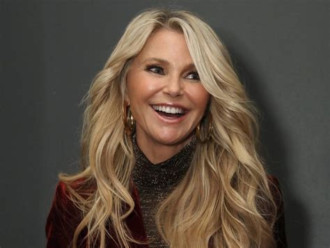 Christie Brinkley gets hip replacement 26 years after helicopter crash 