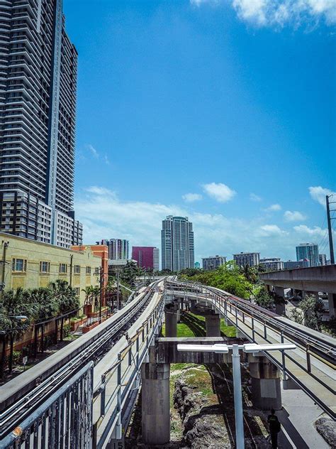 Die behörden rechnen mit vielen opfern. Sightseeing Miami: Mit dem Metromover kostenlos durch ...