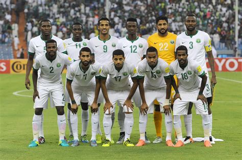 يلتقي المنتخب السعودي الأول لكرة قدم الصالات غدًا الأحد نظيره الإماراتي في ثاني مباريات الجولة الثانية من منافسات بطولة وكان المنتخب السعودي قد أنهى استعداداته للمباراة بإ. صور طقم المنتخب السعودي جودة عالية HD - موسوعة