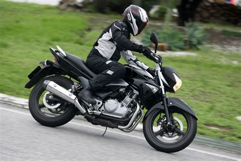 Spesifikasi dan harga suzuki inazuma 250 terbaru februari 2018 di indonesia, klik dan langsung baca informasi lengkapnya hanya disini! Suzuki Inazuma 250: Perfecta para el A2 | Moto1Pro