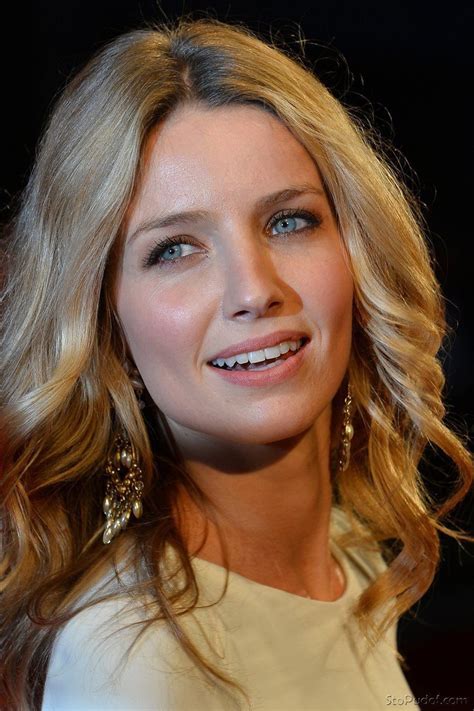 Annabelle Wallis Grace Burgess Netflix Season Annabelle Wallis