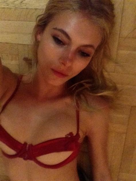 Allegra Carpenter Fappening Nude Leaked Photos Video The