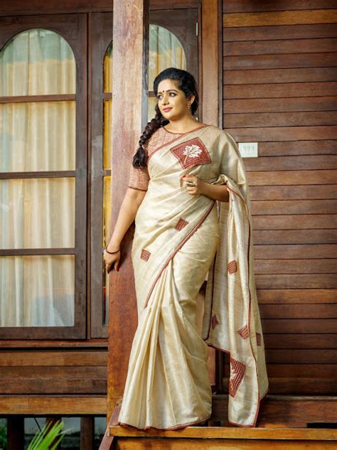 Beauty Galore HD Kavya Madhavan Sizzling Saree Photos Album