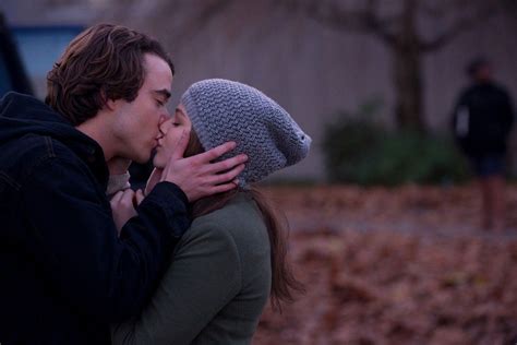 World Exclusive Pics From Chloe Moretzs New Film If I Stay If I