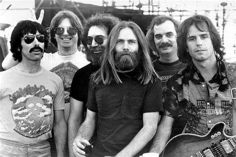 How The Grateful Dead Reached Back To Their Roots On Reckoning