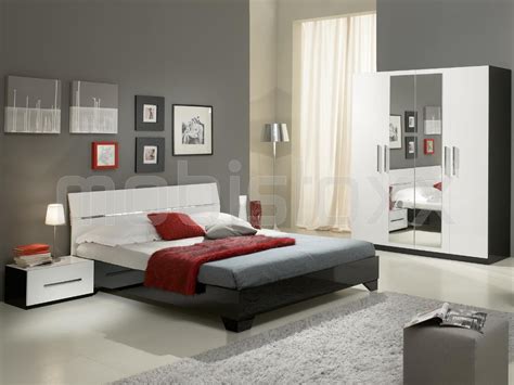 In combinatie met houten kastjes of een bed is dit voor je interieur ook goud waard. slaapkamer bruin wit - Google Search | Home decor ...