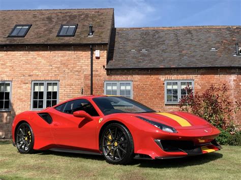 Le livre numérique (en anglais : Ferrari 488 Pista, Front Suspension lifter, Carbon Fibre ...