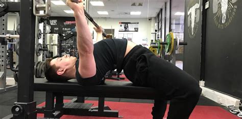 Flat Or Arched Bench Press Whats Better Read On Here To Find Out
