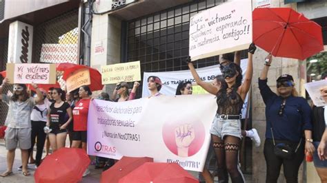 protesta de trabajadoras del sexo por los efectos de la ley de libertad sexual la opinión de