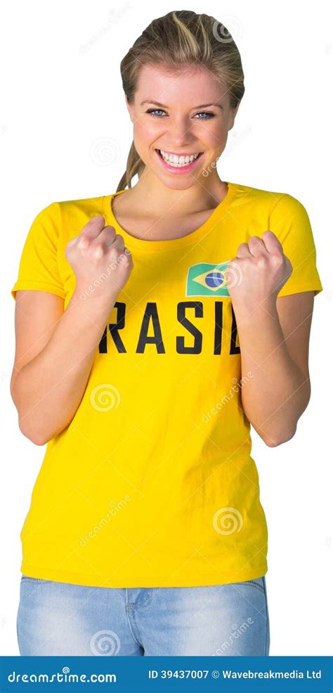 Passioné Du Football Enthousiaste Dans Le T Shirt Du Brésil Image Stock Image Du Isolement
