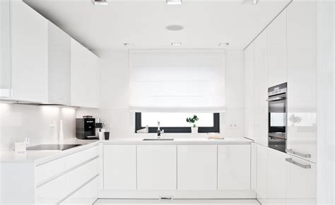 Белая кухня в стиле минимализм 62 фото