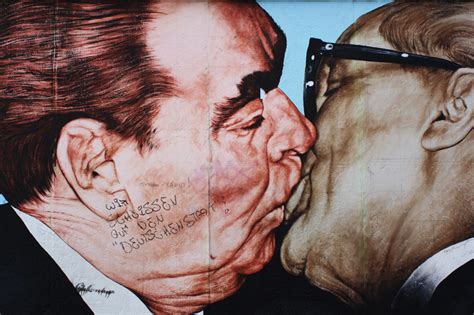 Cliché n Le baiser du Mur de Berlin