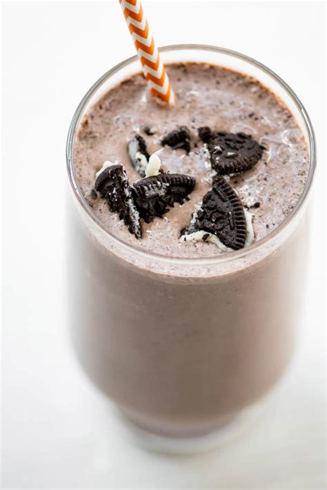 Thick Chocolate Oreo Milkshake Recipe — The Mom 100
