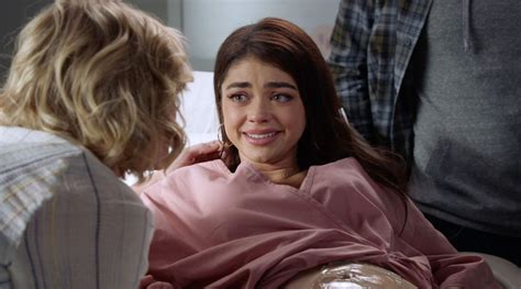 Sarah Hyland S Modern Family Character Haley Dunphy Is Having Twins