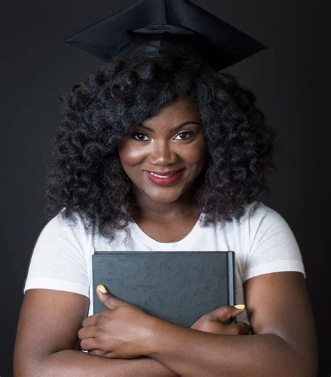 This is a great style for graduation because it looks put together with the cap on. Top Ways To Slay in Your Graduation Cap With Natural Hair ...