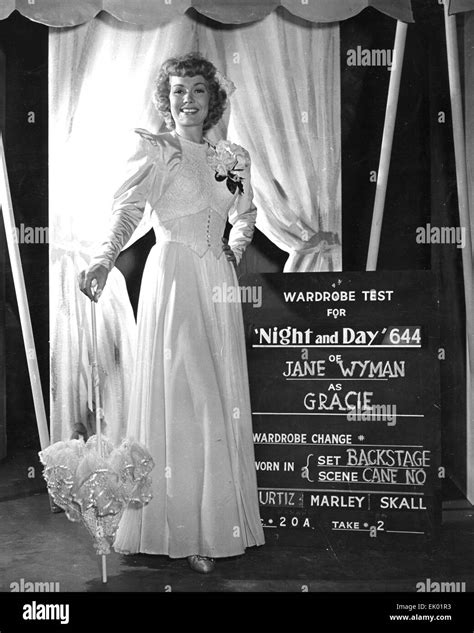 Jane Wyman 1917 2007 Actrice Américaine à Un Raccord De Costume Lors