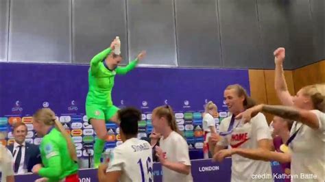 england women s team gatecrash coach press conference singing its coming home after winning