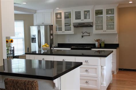 White and gray painted cabinets, countertop and backsplash choices and update ideas for decorating a white or gray kitchen with black appliances. White Kitchen Cabinets with Black Granite Countertops ...