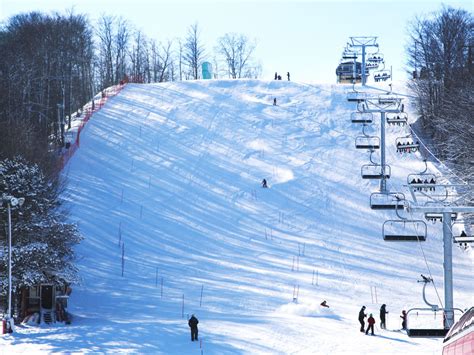 7 Best Ski Resorts In Ontario 2022