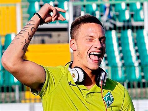 Born 19 april 1989) is an austrian professional footballer who plays as a forward for chinese super league club shanghai port and the austria national team. Марко Арнаутович: «Я зарабатываю так много, что могу ...