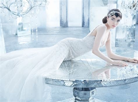 Das brautkleid der woche kommt von lazaro und passt perfekt zu einer romantischen er gestaltet seit 20 jahren brautkleider für das etikett und gelingt es immer noch, neue tendenzen im. Brautkleider 2014 - 8 Kollektionen von führenden ...