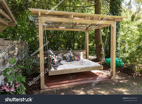 Weitere ideen zu gartenmöbel, garten, möbel. Big swing outdoor bed. Chaise longue in the garden in the ...