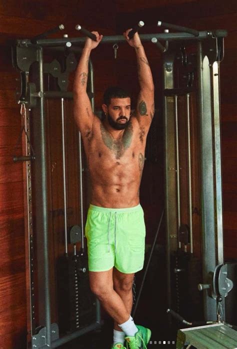 Drake Went To The Gym And Now He S Thirsting His Dick Off On Instagram