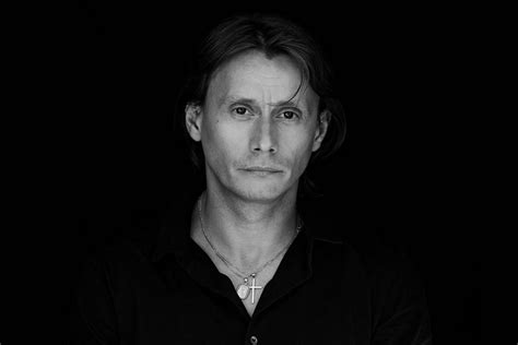 Am fost actor la teatrul municipal din focșani, la teatrul maria filotti din brăila și de 15 ani sunt angajat la teatrul national din bucuresti! Marius Manole: "E o treabă să nu știi cine ești!"