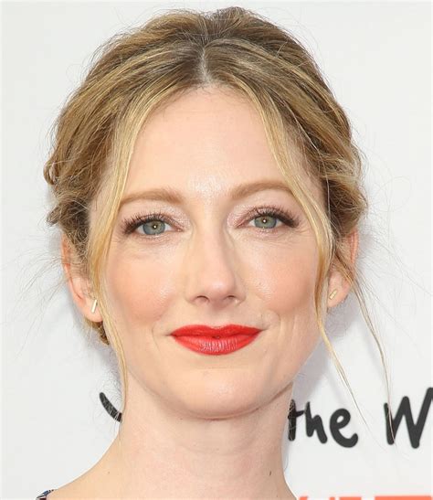 Celebrity Hair And Makeup Idea Judy Greer At The Premiere Of The Fx