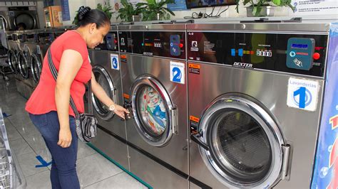 ¿Cómo funciona una lavandería autoservicio?