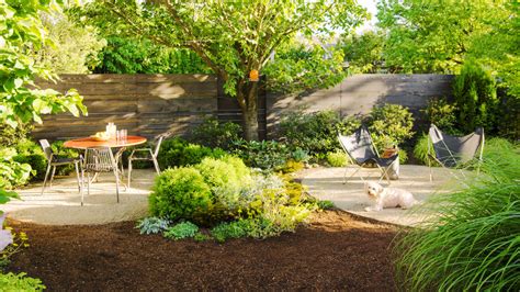 See more ideas about plants, dog friendly plants, dog friendly backyard. How to Create a Dog-Friendly Garden - Sunset Magazine ...