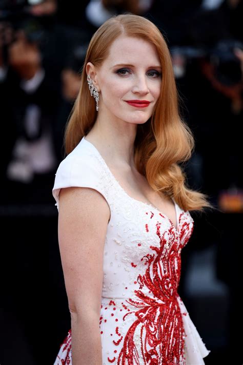 Escrevendo para indiewire , oliver lyttelton criticou a química na tela de hemsworth com chastain, escrevendo que ambos estão lutando contra acentos que não estão confortáveis, exibindo. Jessica Chastain - Cannes Film Festival Closing Ceremony ...