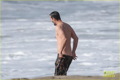 Keanu Reeves Looks Fit Shirtless At The Beach In Malibu Photo 4514897