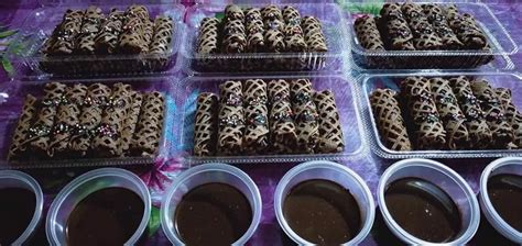 Roti yang dinikmati dengan cara menyobeknya, lantas membuat roti ini dinamakan dengan roti sobek. Resepi roti jala coklat beri kelainan - Dari Dapur Kak Tie