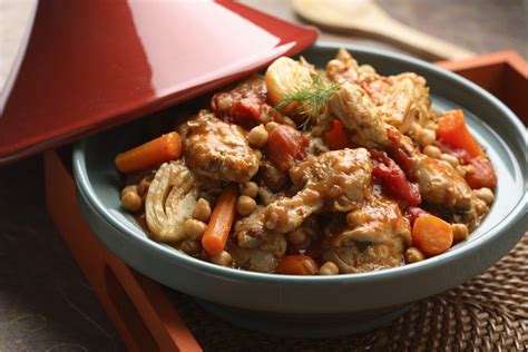 Discard the cilantro bouquet and cinnamon stick from the tagine. Chicken Tagine with Fennel and Chickpeas - Eat Well