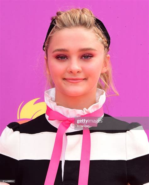 Actress Lizzy Greene Attends The 2017 Nickelodeon Kids Choice Sports