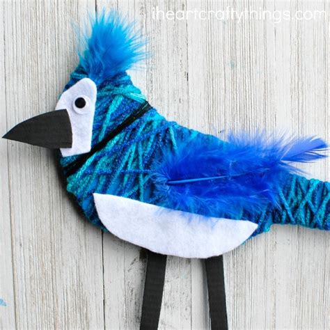 Free original and exclusive paper models and the best, rare and unusual free papercrafts of all the world! Yarn-Wrapped Blue Jay | Fun Family Crafts