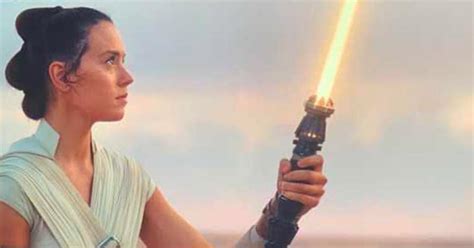 Star Wars What Color Is Reys New Lightsaber Science Fiction