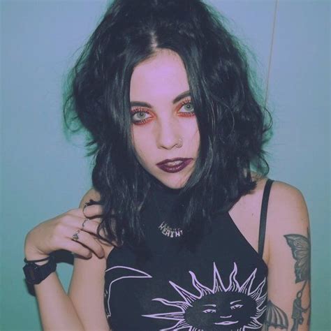 Pin By Giovanna Iodes On Inspo Pale Waves 90s Grunge Hair Grunge Hair
