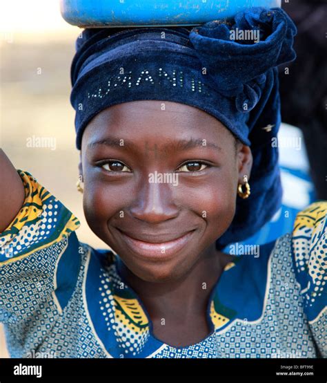 Junge Mädchen In Afrika Stockfotografie Alamy