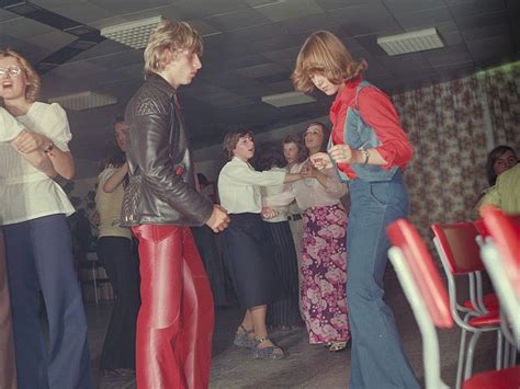 Vedi la nostra abbigliamento anni '80 selezione dei migliori articoli speciali o personalizzati, fatti a mano dai nostri negozi. Disco Abbigliamento Anni 70 - Moda Anni 70 Moda Anni 70 ...