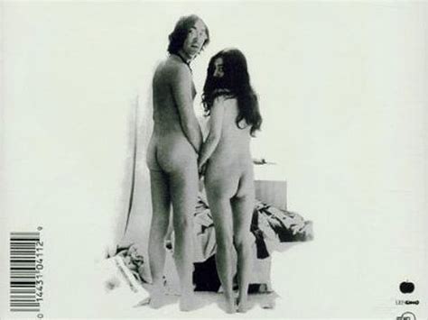 Salen a subasta dos fotografías de John Lennon desnudo Infobae