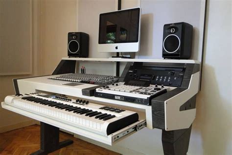 Perfectly fit for every workspace, this suitor music recording studio desk offers style without sacrificing function. White and Black Akiai studio workstation | Home studio desk, Music studio room, Recording studio ...