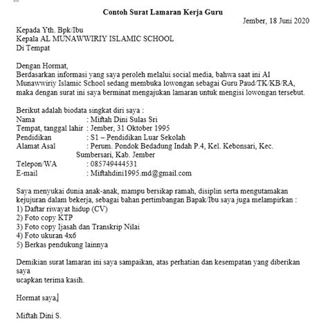 Sedangkan surat lamaran kerja adalah surat yang berisi permohonan seorang pencari kerja yang dibuat dan digunakan untuk melamar pekerjaan di suatu perusahaan. 12+ Contoh Surat Lamaran Kerja yang Benar, Simple dan ...