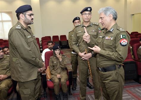 Ig Punjab Dr Usman Anwar Met With The Dpo Kasur Tariq Aziz Sindhu And