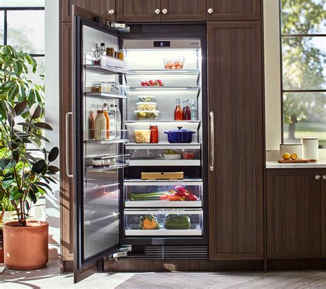 24 Integrated Column Refrigerator Signature Kitchen Suite